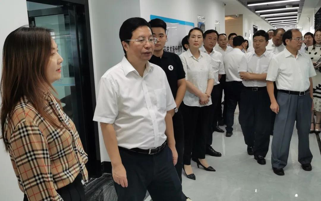 湖南省省委常委、長沙市市委書記胡衡華蒞臨蒼穹數(shù)碼湖南分公司指導(dǎo)調(diào)研！